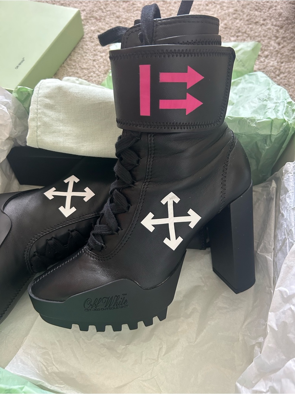 Off-White Black Leather Lace-Up Ankle Boots with White Arrow and Pink Logo - Picture 2 of 4